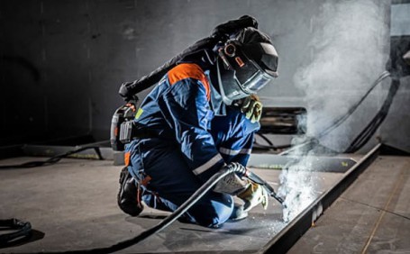 電焊作業(yè)中，哪些勞保用品可以保護(hù)自身健康